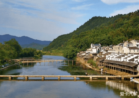 東埠村地處高嶺——瑤裡國家風景名勝區內,東埠街為古代浮樑四大名街