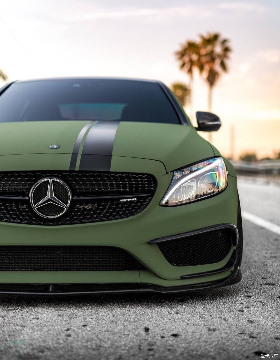 奔驰amgc45s哑光邮政绿吸睛利器