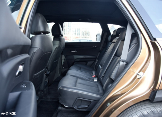 起亚kx7高不成低不就空间优于奇骏但毫无驾驶乐趣