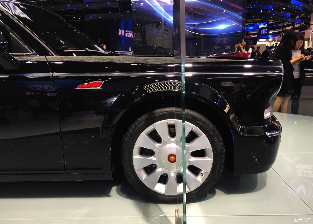 曹德旺成红旗l5限量定制版车型首位车主该定制版车型预售价为600万