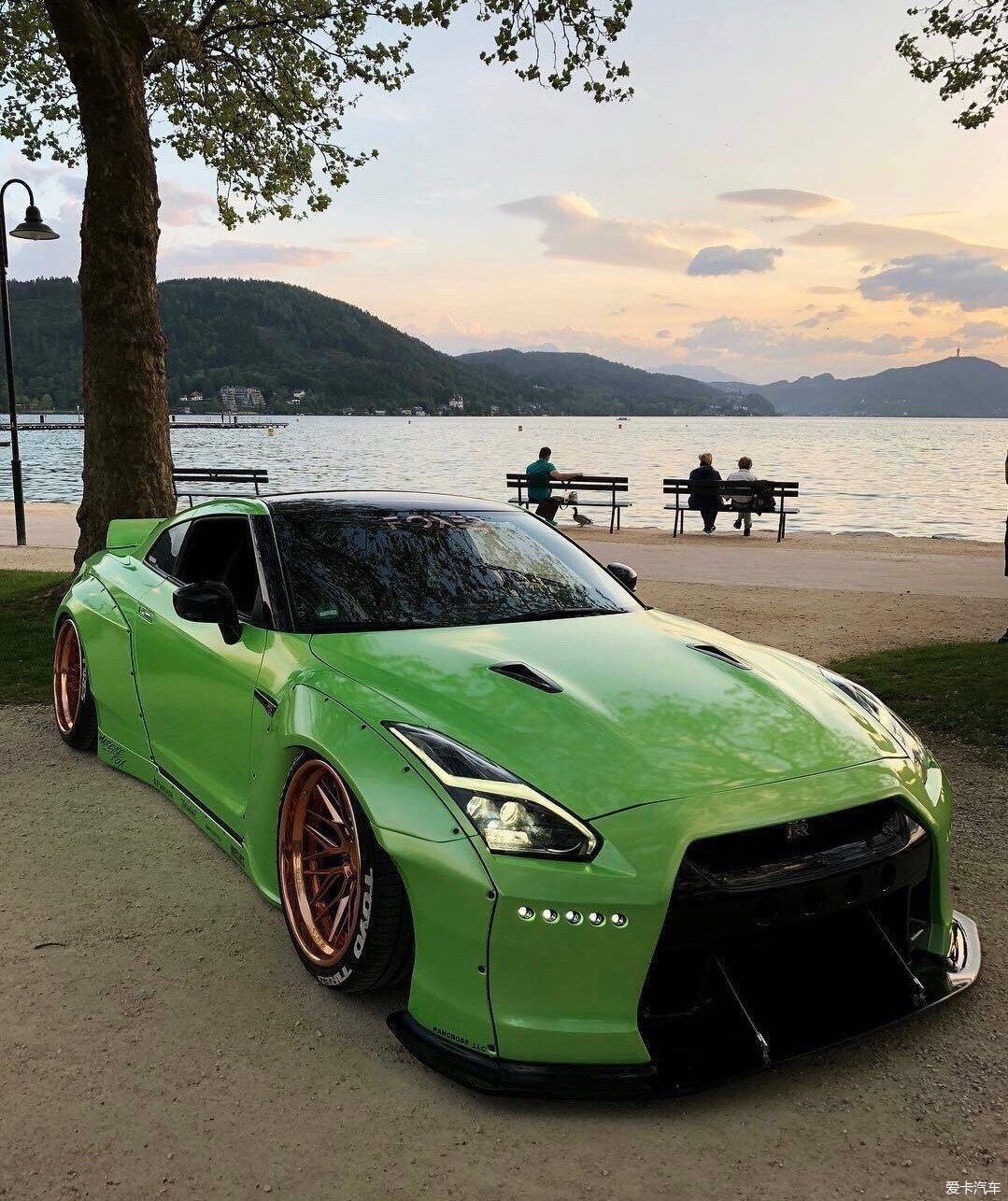 日产gtr,和喜欢他的漂亮小姐姐!