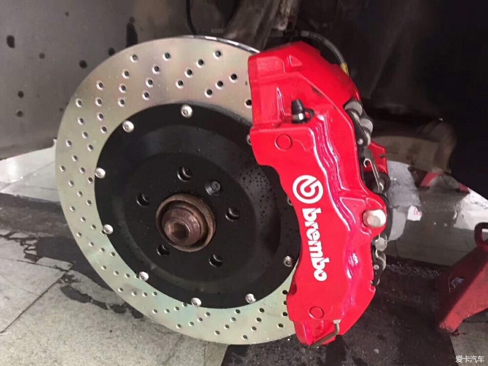 奥迪q5上车鲍鱼brembo刹车卡钳