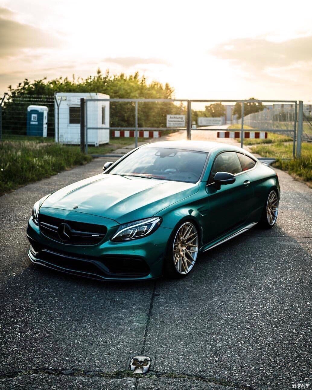 奔驰amg c63 coupe,吸睛亮绿,个性爆棚!