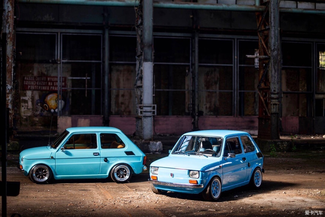 一代经典菲亚特126p驰骋在公路上的靓丽小精灵
