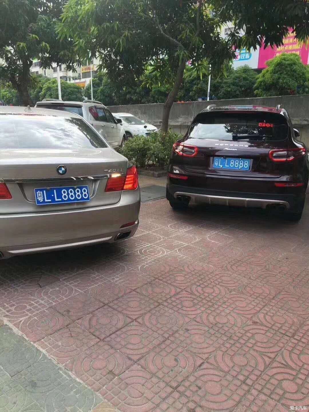 随手拍nb车车牌虽好小心被套两部车今日16时下午发生在惠州麦地路边