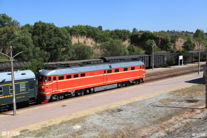 xbb专享体验山西最慢最短小绿皮81712次火车