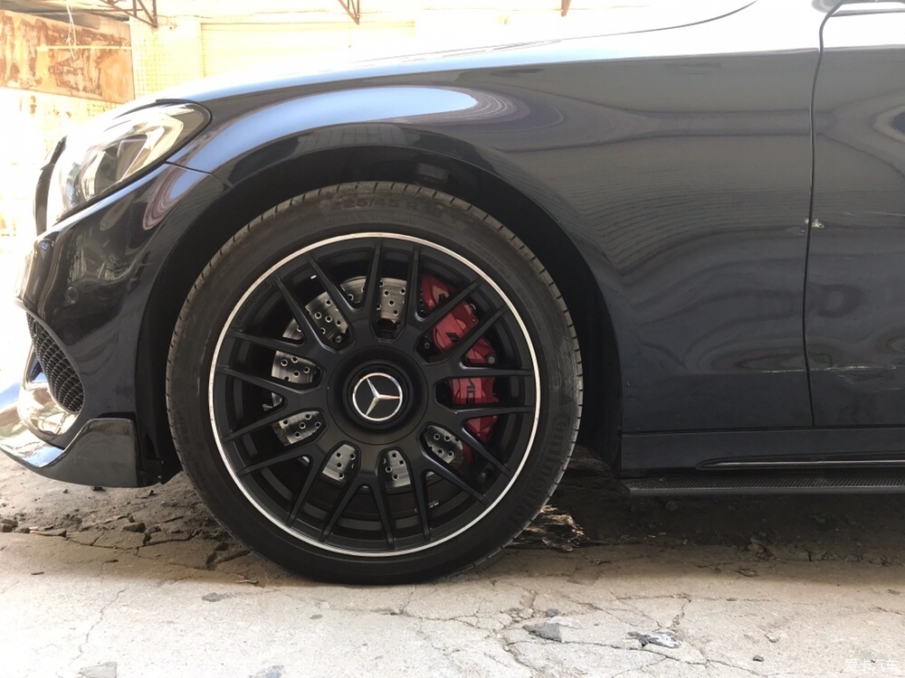 奔驰c20018寸轮毂刹车升级amg六活塞