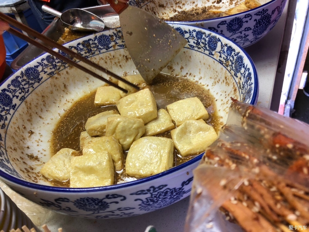 xbb专享夜游郑州二七塔小吃一条街