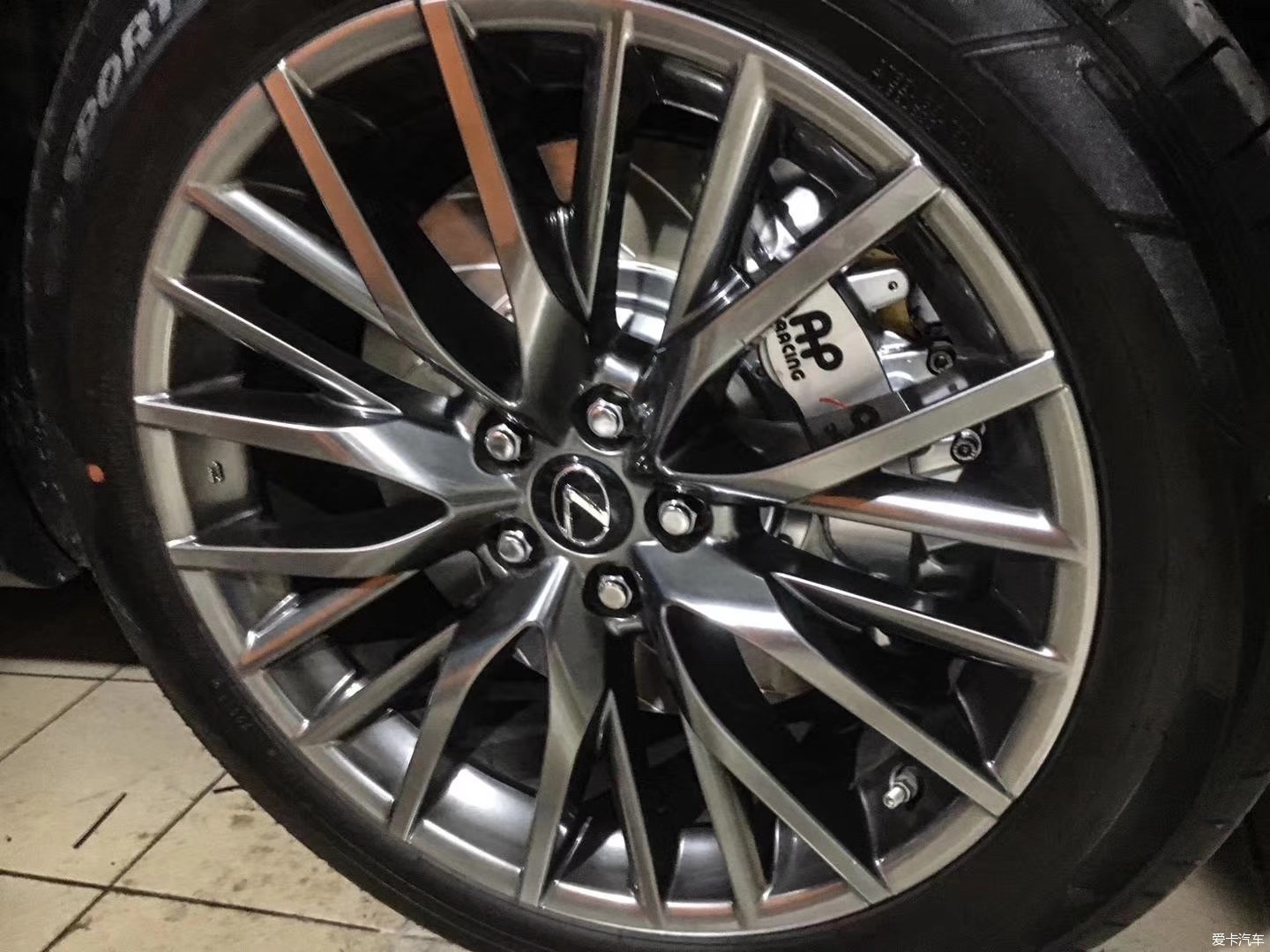 雷克斯升级英国ap9650银色套装改而不装13鲍鱼刹车