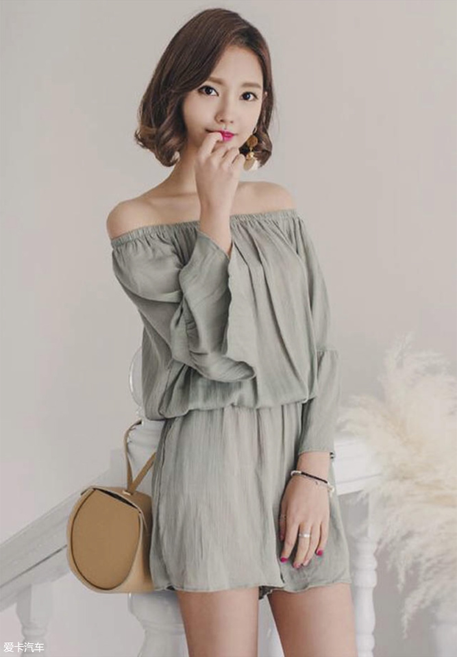 活跃在赛场上的最美车模延智恩