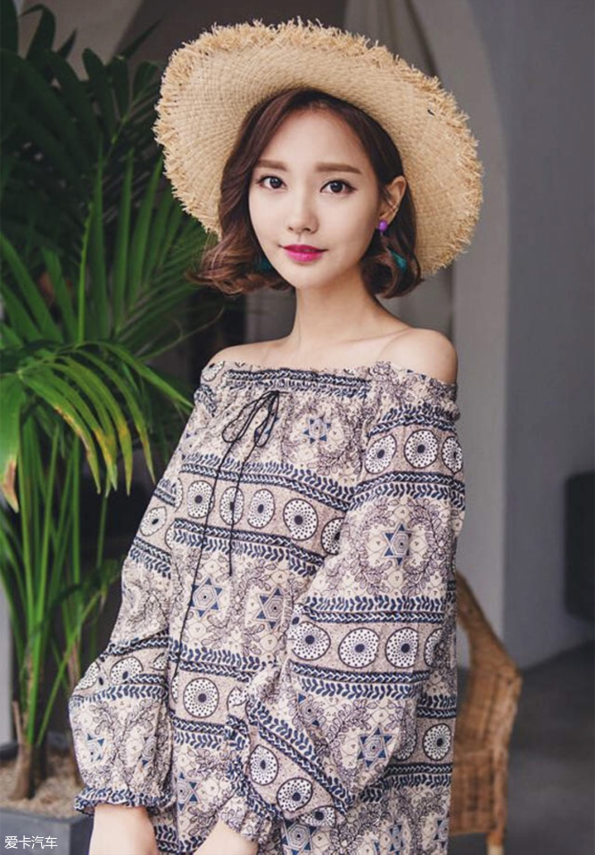 活跃在赛场上的最美车模延智恩