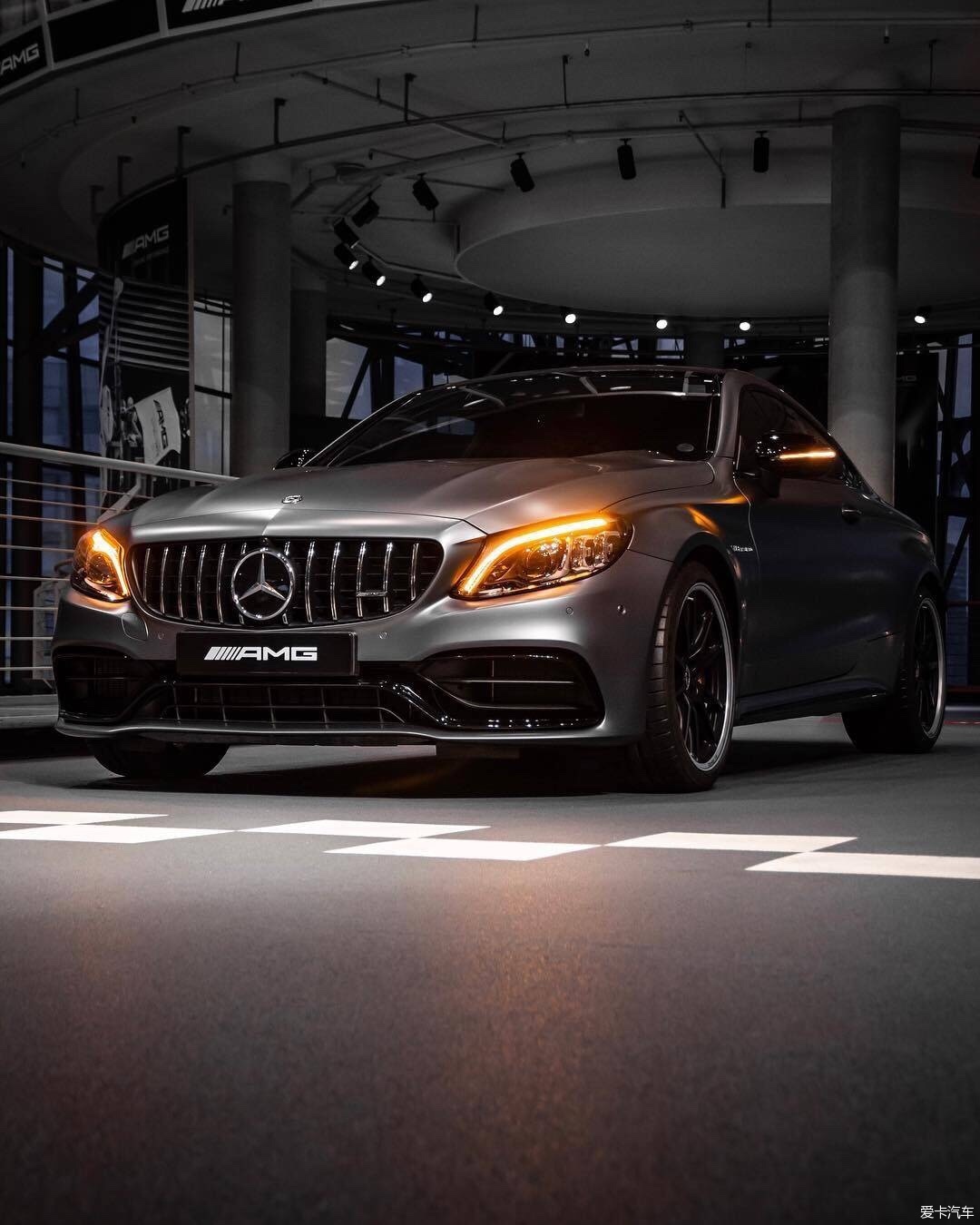 奔驰amgc63s质感细腻精致有型低调奢华