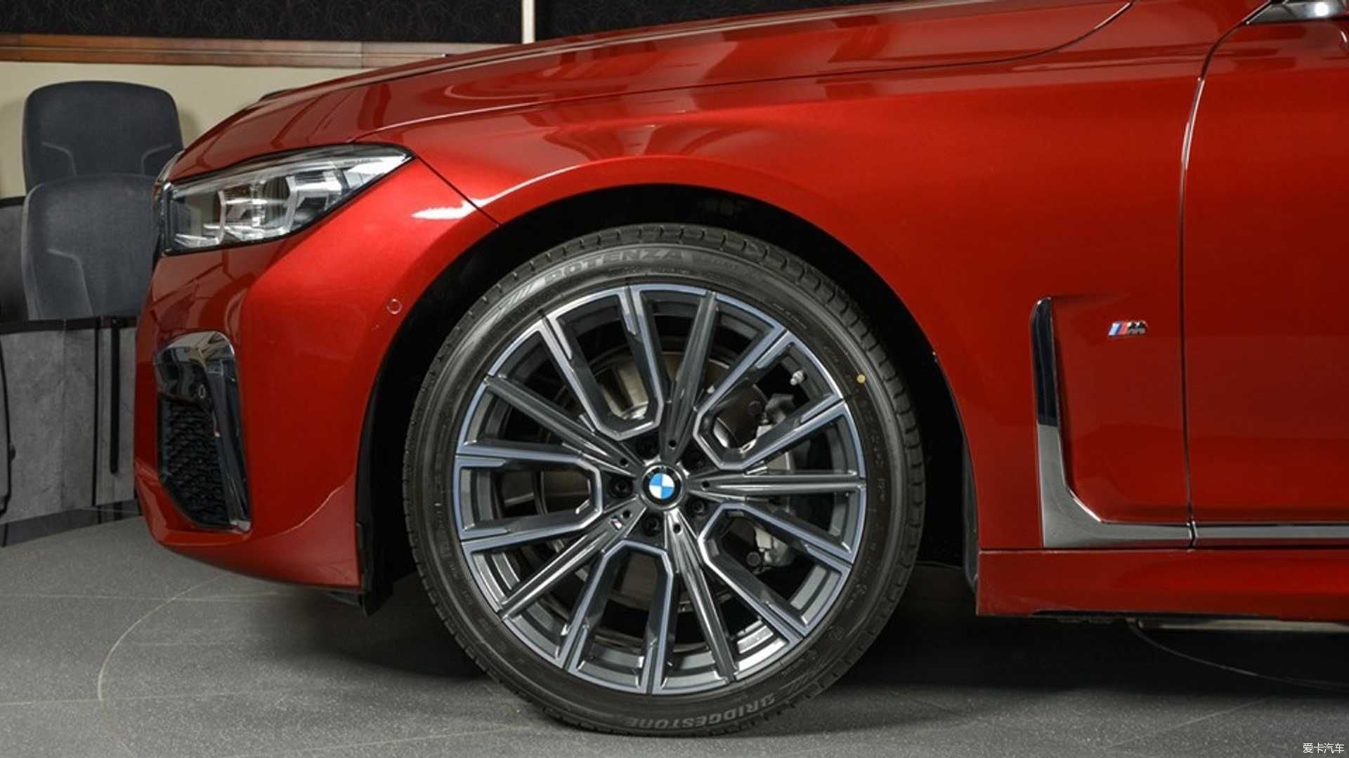 特定版宝马730li发布,专属的aventurine red ii金属漆# 近日, 宝马