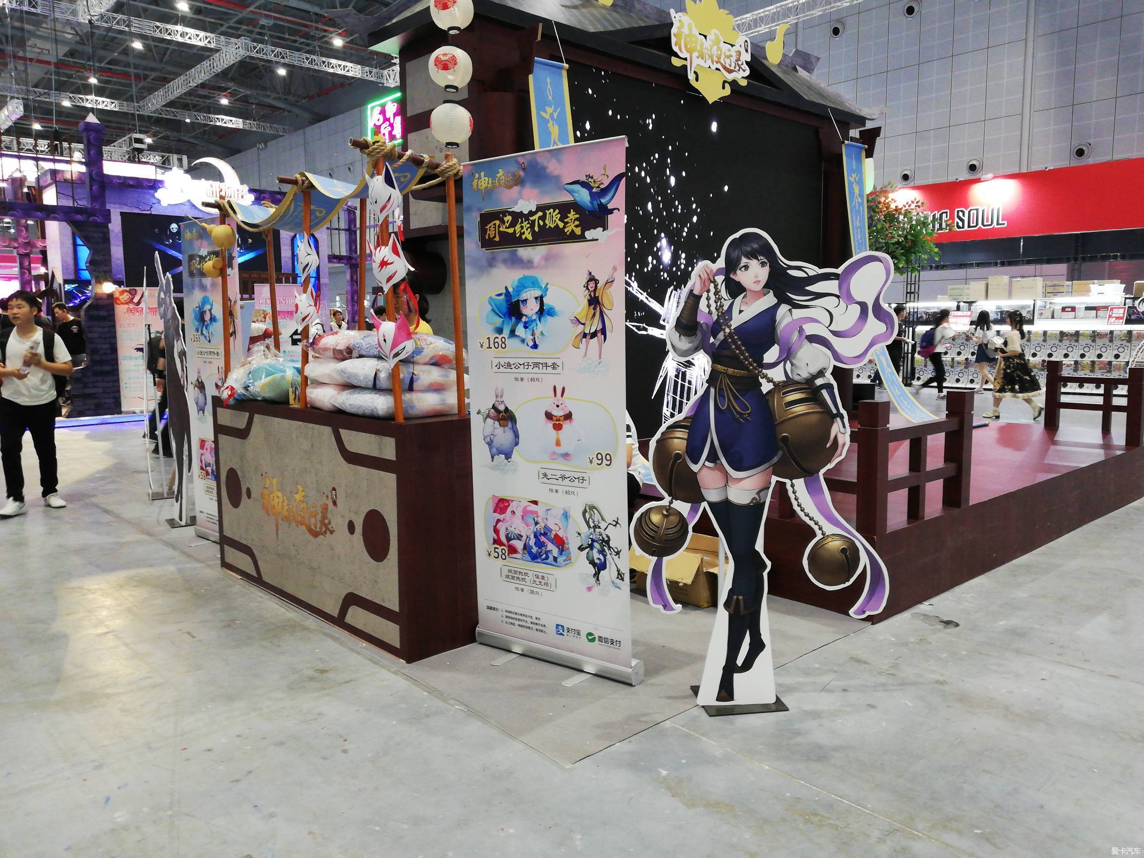 消暑大行动周日去上海国家会展中心看动漫展人很多大多是年轻人很多都