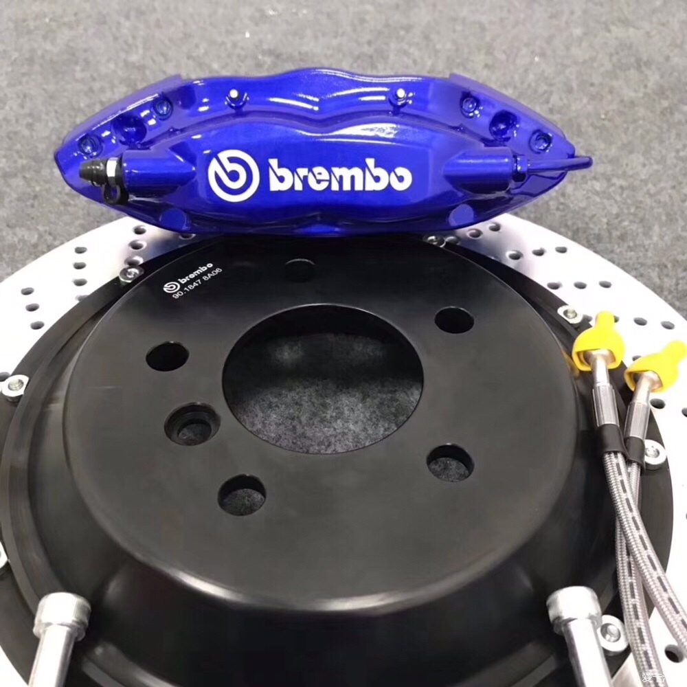 意大利brembo v6前六后四,外观与制动一体,性价比超高