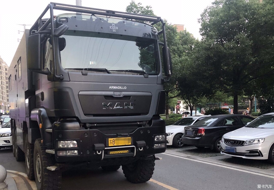 越野房车中的"劳斯莱斯":阿莫迪罗征服者,8x8全地形越野房车,全时八轮