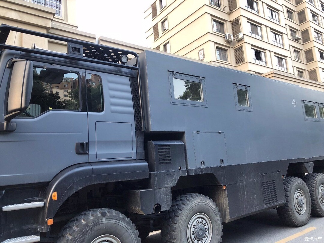 越野房车中的"劳斯莱斯":阿莫迪罗征服者,8x8全地形越野房车,全时八轮
