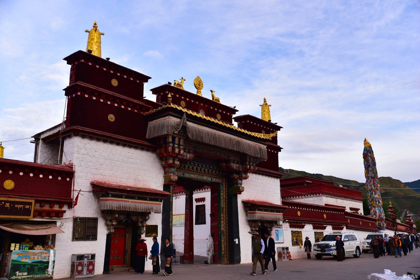 昌都卡若区强巴林寺图片