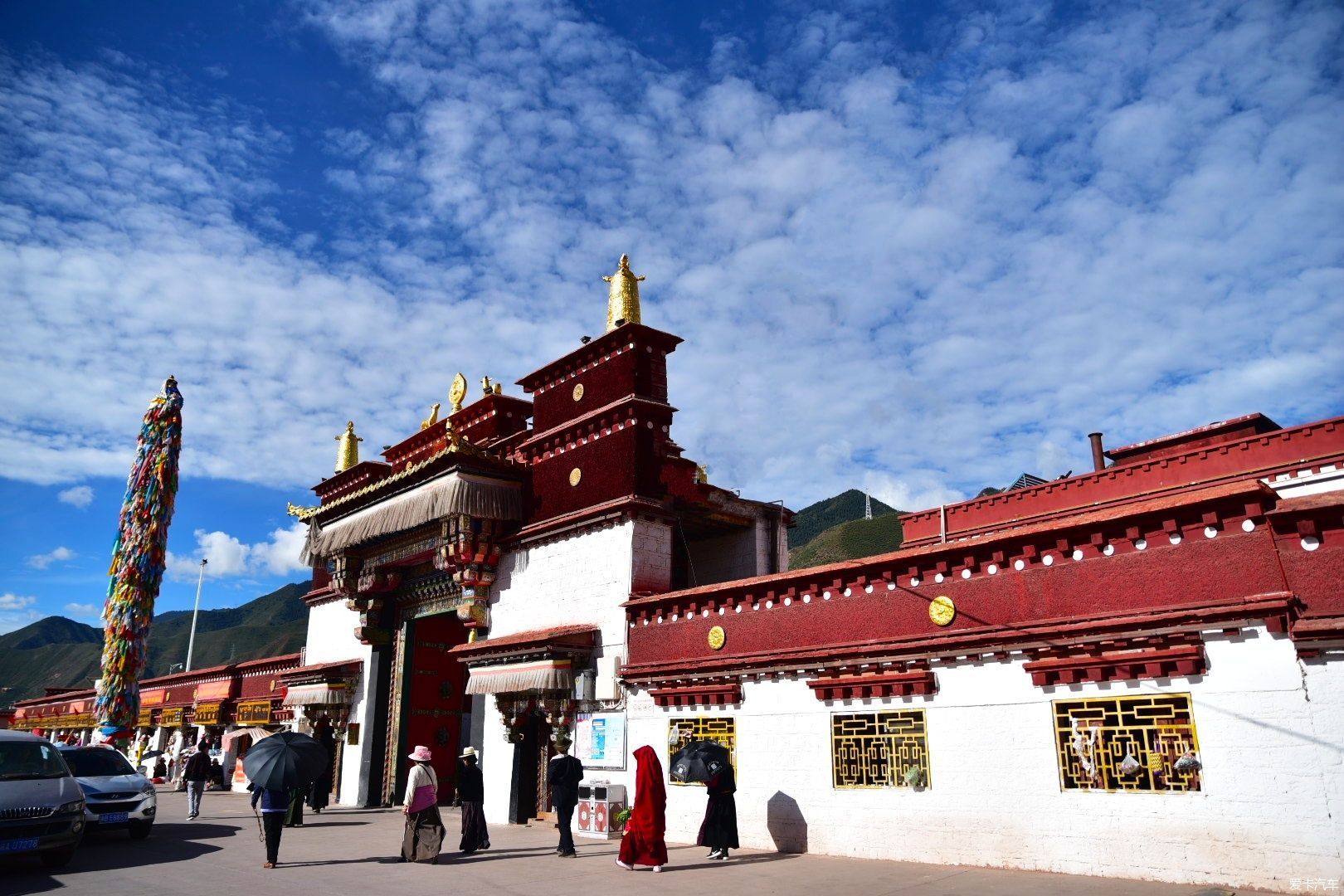昌都强巴林寺始建于1437年至1444年建成历时8年主要供奉弥勒佛67